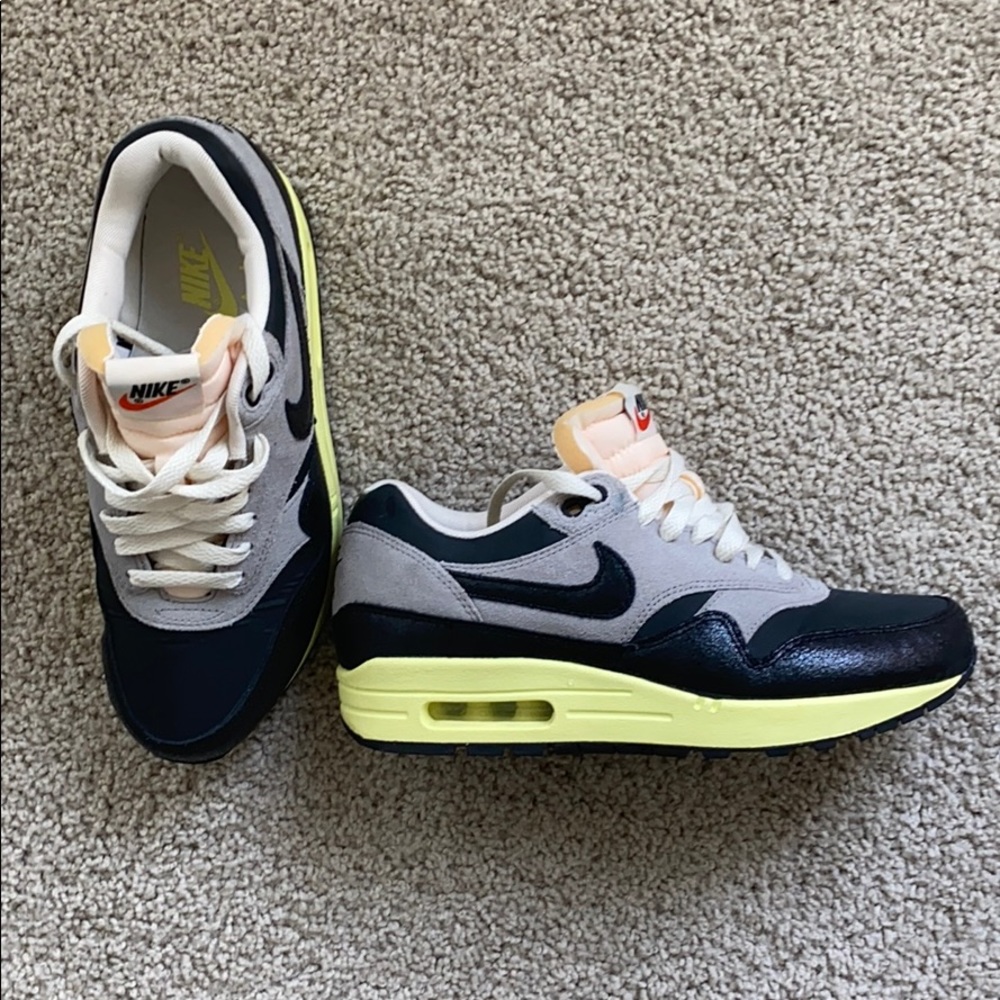 Nike WMNS Air Max  1 Vintage “Black/Grey”